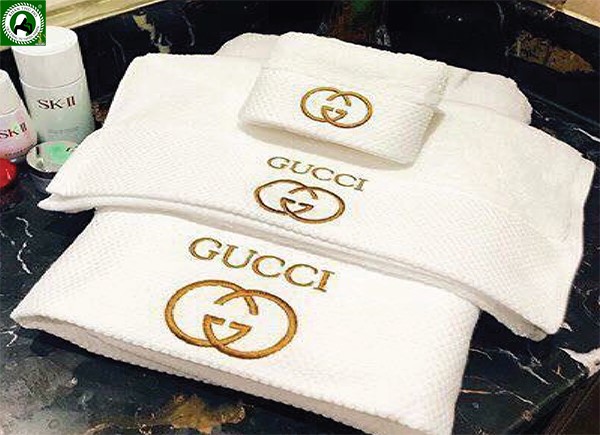 Khăn bông thêu logo thương hiệu Gucci