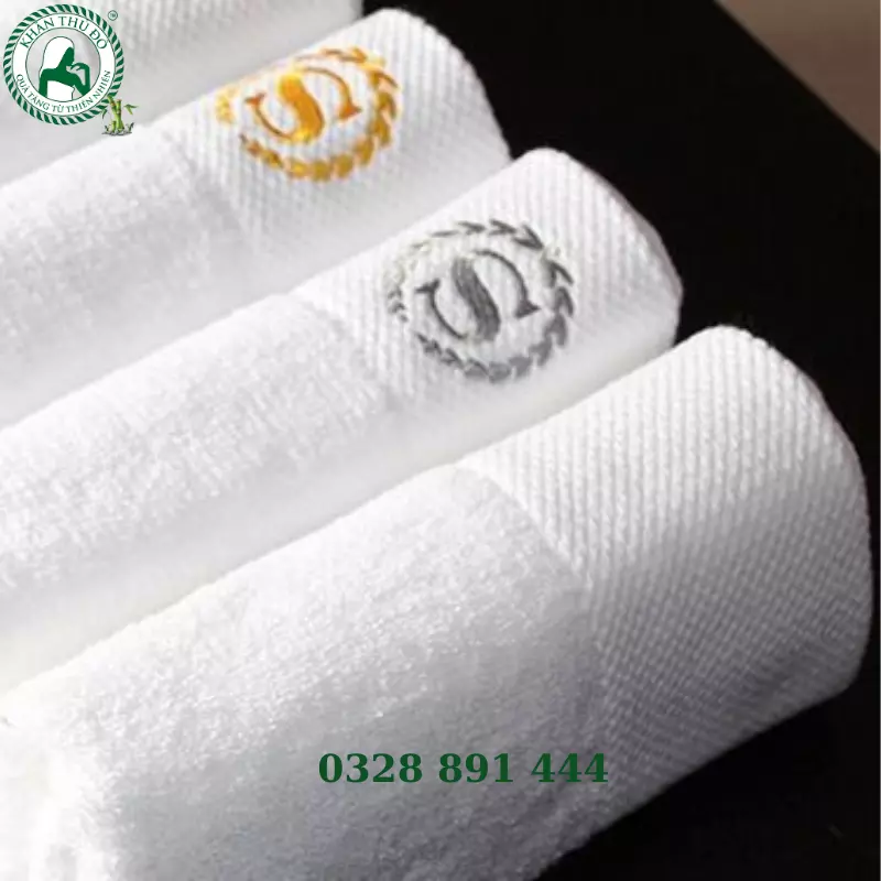 Khăn khách sạn thêu logo được làm từ chất liệu 100% sợi cotton
