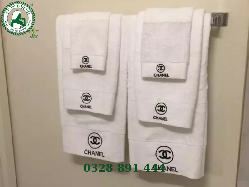 Bộ khăn tắm khách sạn màu trắng